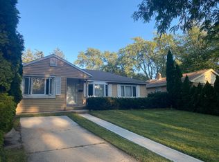 33 S Park St, Westmont, IL