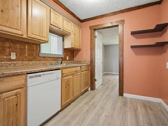 5th image of 28 Eaton Street