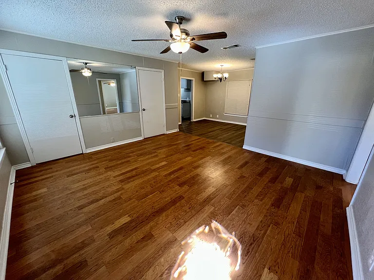 3225 Knox St — Photo 9