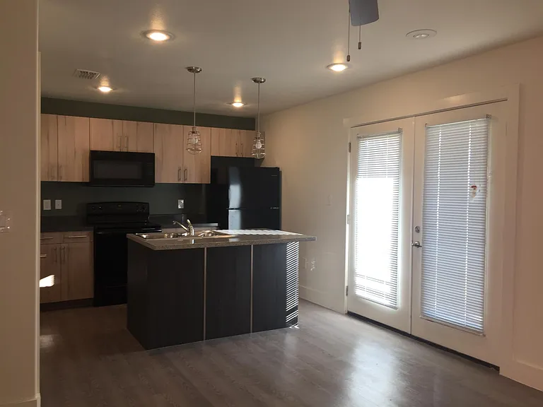 1 BEDROOM UNIT. KITCHEN