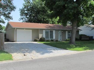 721 Oakridge Dr, Bethalto, IL