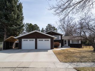 1501 S Reno Dr, Bismarck, ND 58504