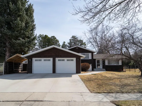 1501 S Reno Dr, Bismarck, ND 58504
