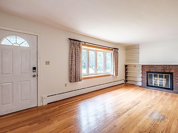 5th image of 37 Pine View Road