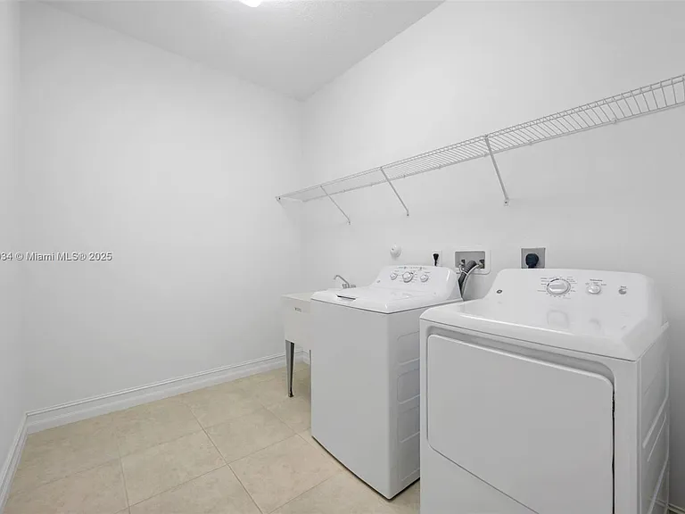 11941 Park Central — Photo 15