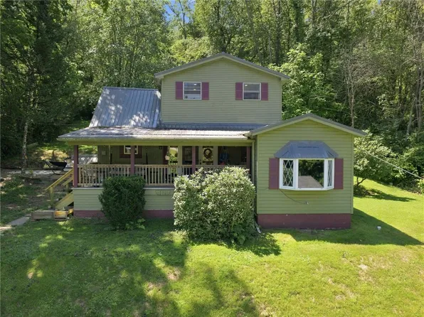 904 Old State Rd, Apollo, PA 15613