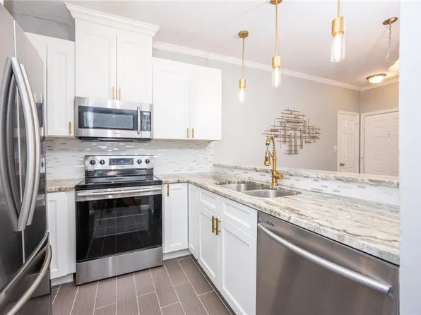 230 College Pl APT 226, Norfolk, VA 23510