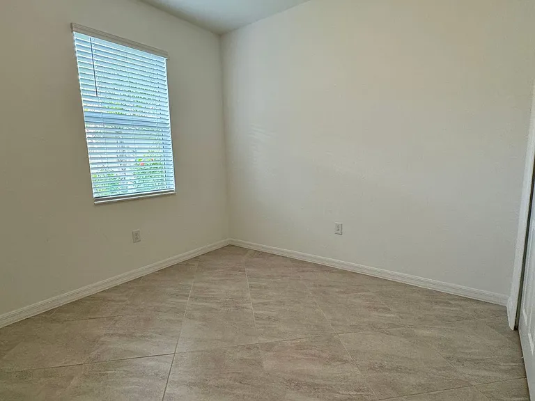 2066 Tamarron Ln — Photo 15