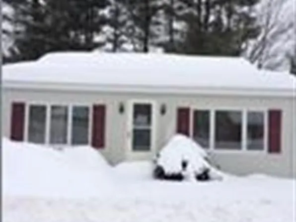 15 Royal Ave, Auburn, ME 04210