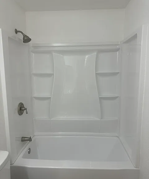 Upstairs shower/bathtub