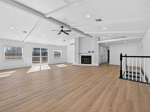 5th image of 109 Ruth Ln