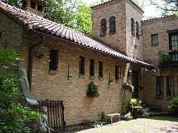 Built by a local artist in 1928, loaded with charm.