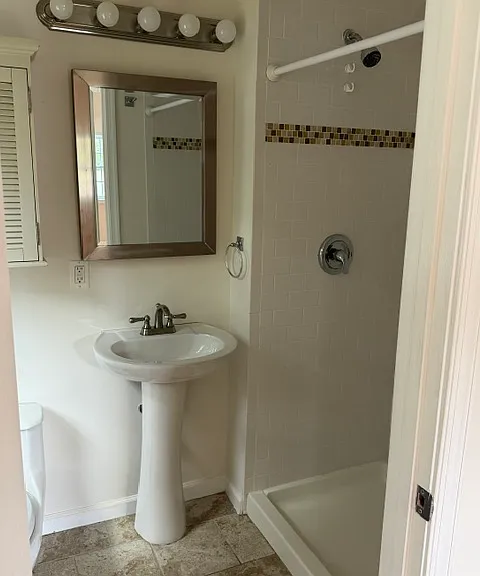 Poplar Ave — Photo 19