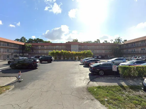 3930 Crystal Lake Dr APT 208, Pompano Beach, FL 33064