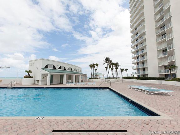 4th image of 16485 Collins Ave #448