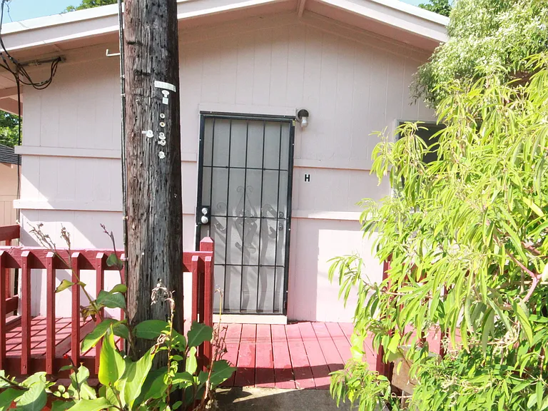 2530 Kalihi St — Photo 1