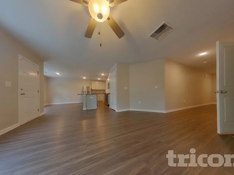 561 Fairview Oak Pl — Photo 2