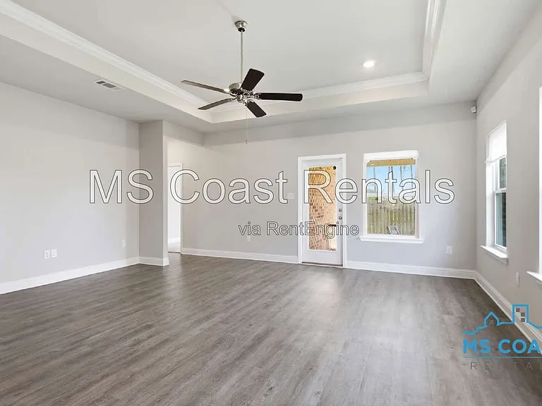 5543 Overland Dr — Photo 4