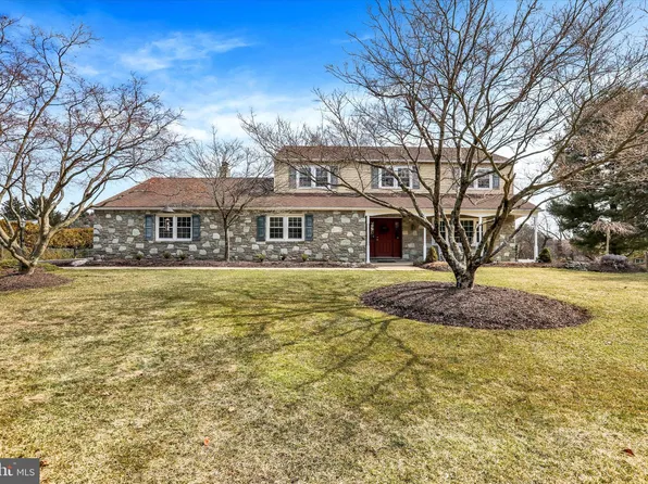 32 Summit Cir, Churchville, PA 18966