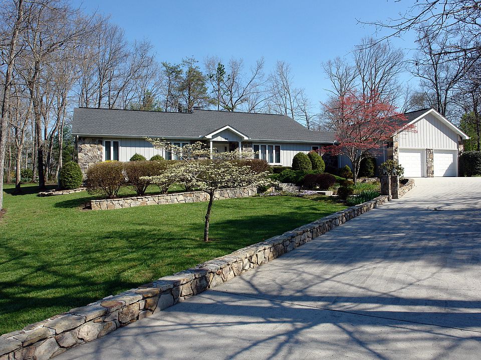 1st image of 28 Kingsboro Ln