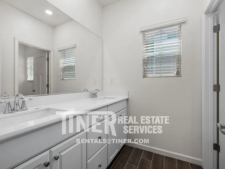 8082 Avanti Dr — Photo 35
