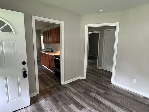 2nd image of 5 Hall St