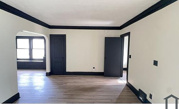 2nd image of 3638 Menlo Rd