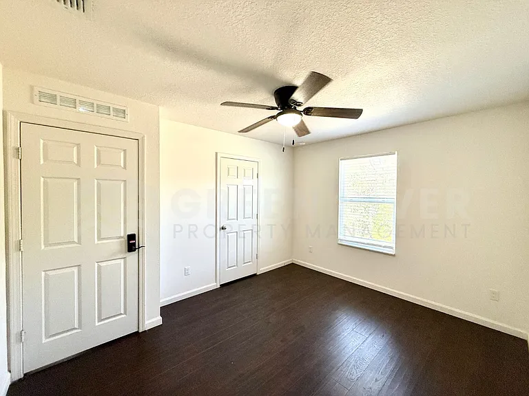 8704 Lake George Cir W — Photo 33