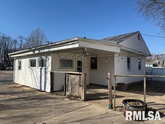 5th image of 157 Edwards Ave