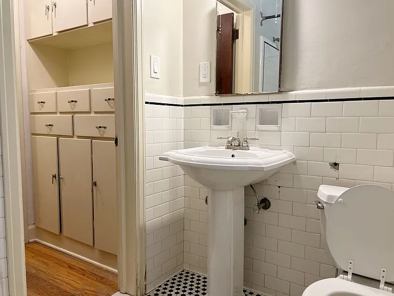 Amherst Woods Apartments — Photo 31