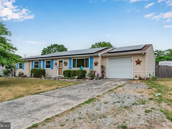 1719 Douglas Dr, Carlisle, PA 17013