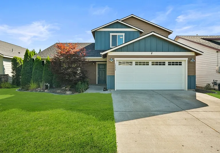 1952 W Yaquina Dr — Photo 1