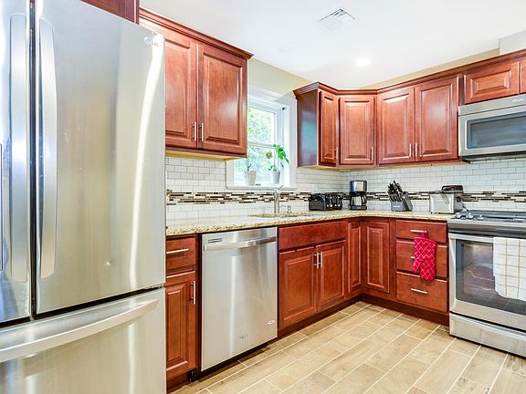 2nd image of 39 Ossman Ct