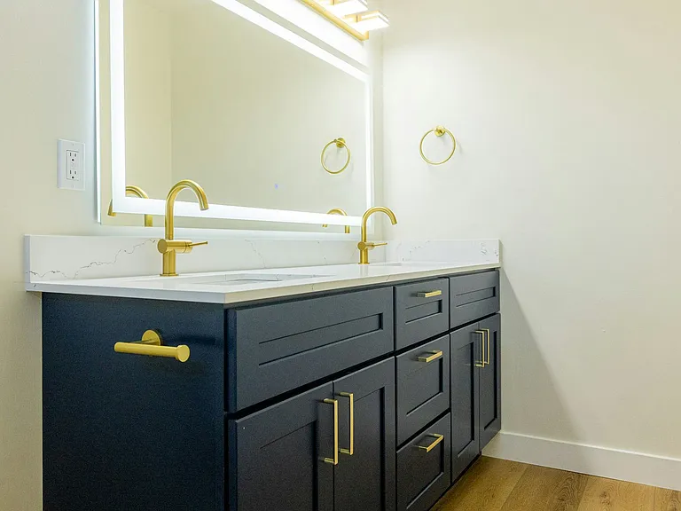 High end finishes throughout