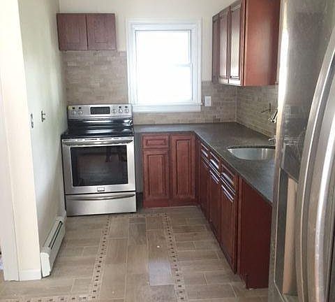 3rd image of 25 Benton St