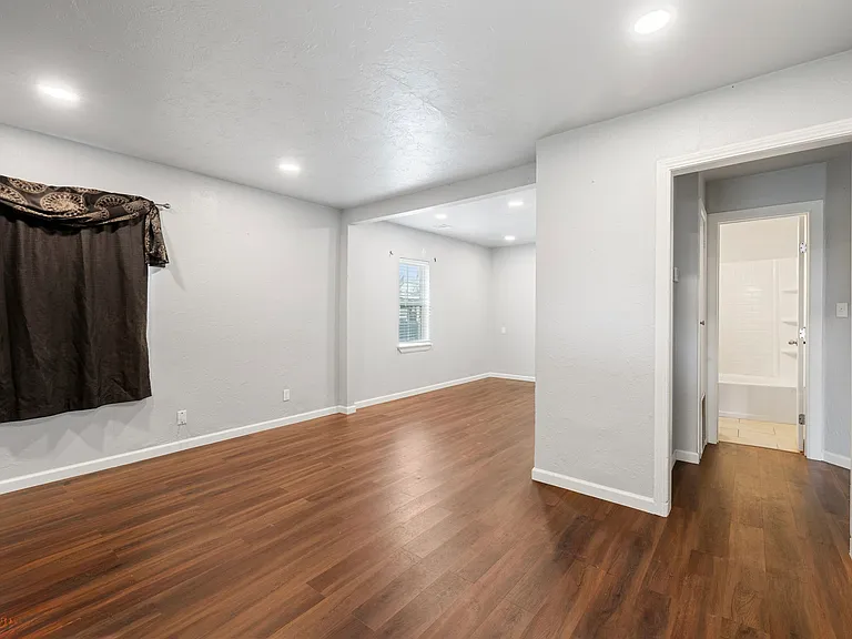 4012 S Hudson Ave — Photo 25