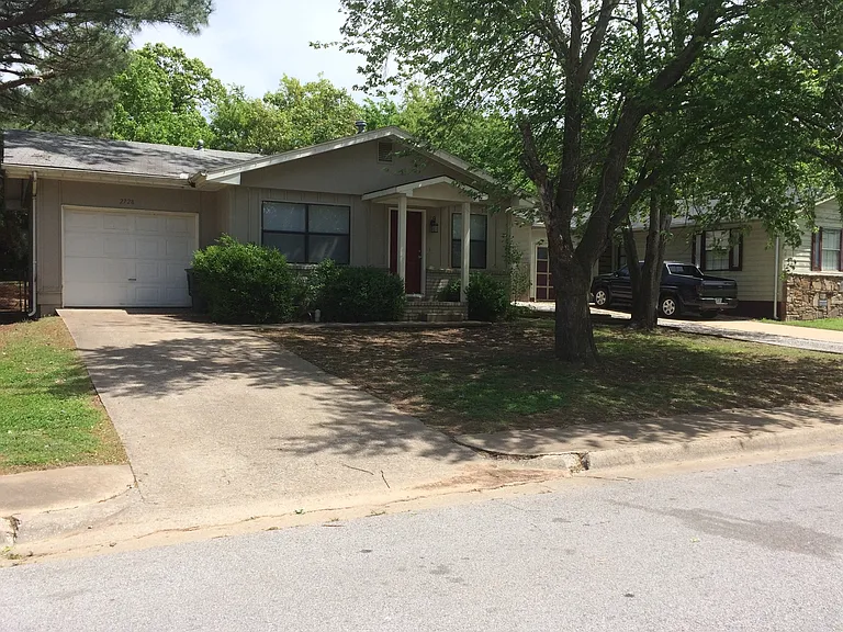 2728 N Villa Blvd — Photo 3