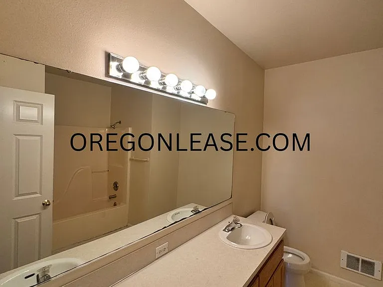 3 bedroom North Eugene duplex home with full sized garage — Photo 13