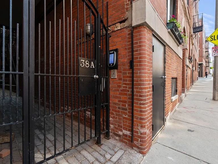 38RA Charter St #2 — Photo 17
