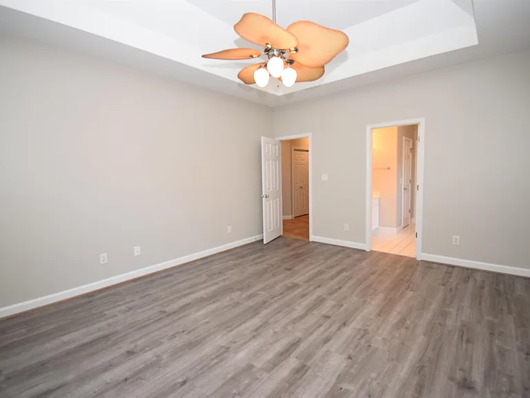 5725 Riverbirch Dr — Photo 9