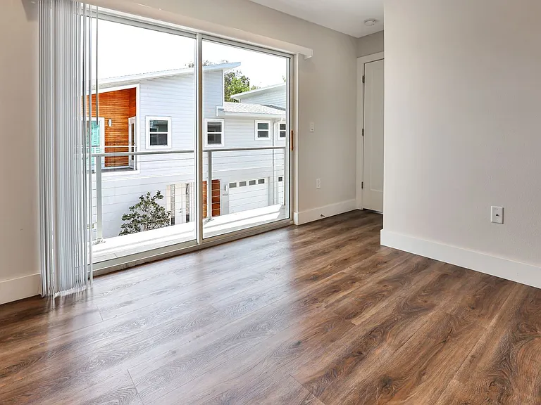 2066 Roselawn St — Photo 13