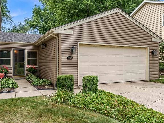 3rd image of 3342 Montlake Dr