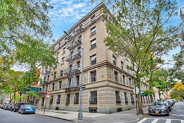 129 Columbia Heights in Brooklyn Heights