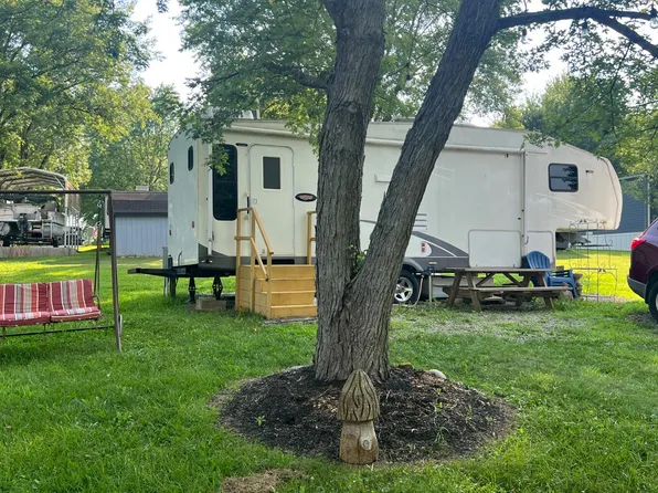 15040 Lakeshore Blvd, Brookville, IN 47012