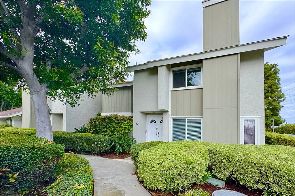 3 bed, 2.5 bath, 1688 sqft, $4,850 — Photo 1