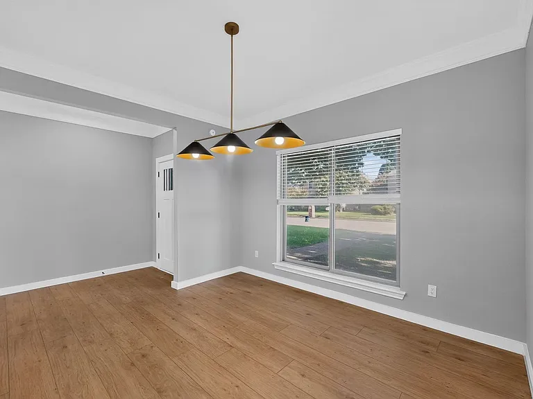 817 Sycamore Creek Rd — Photo 19