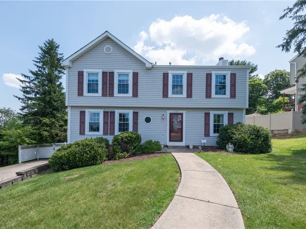 204 Farmcrest Dr, Oakdale, PA 15071