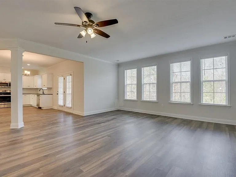 1011 Spotswood Cir — Photo 38
