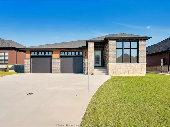 18 Woodland St, Kingsville, ON N9Y 0A9