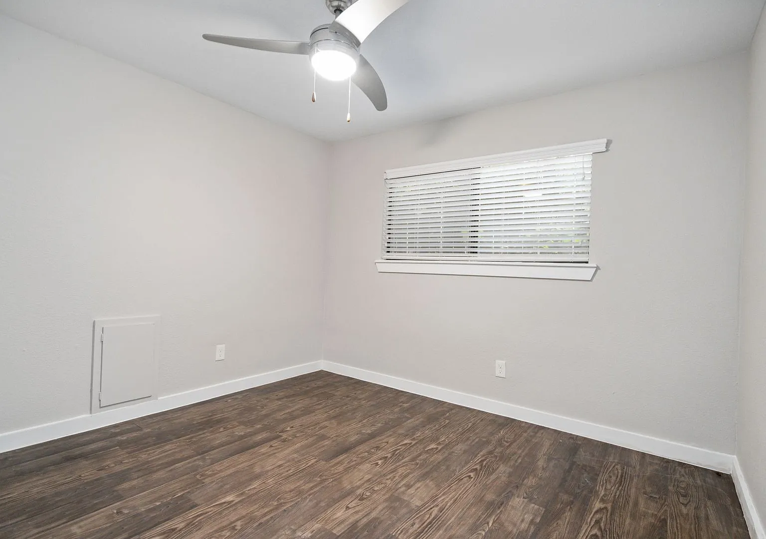 Dream Montrose - 3414 Graustark Street — Photo 2